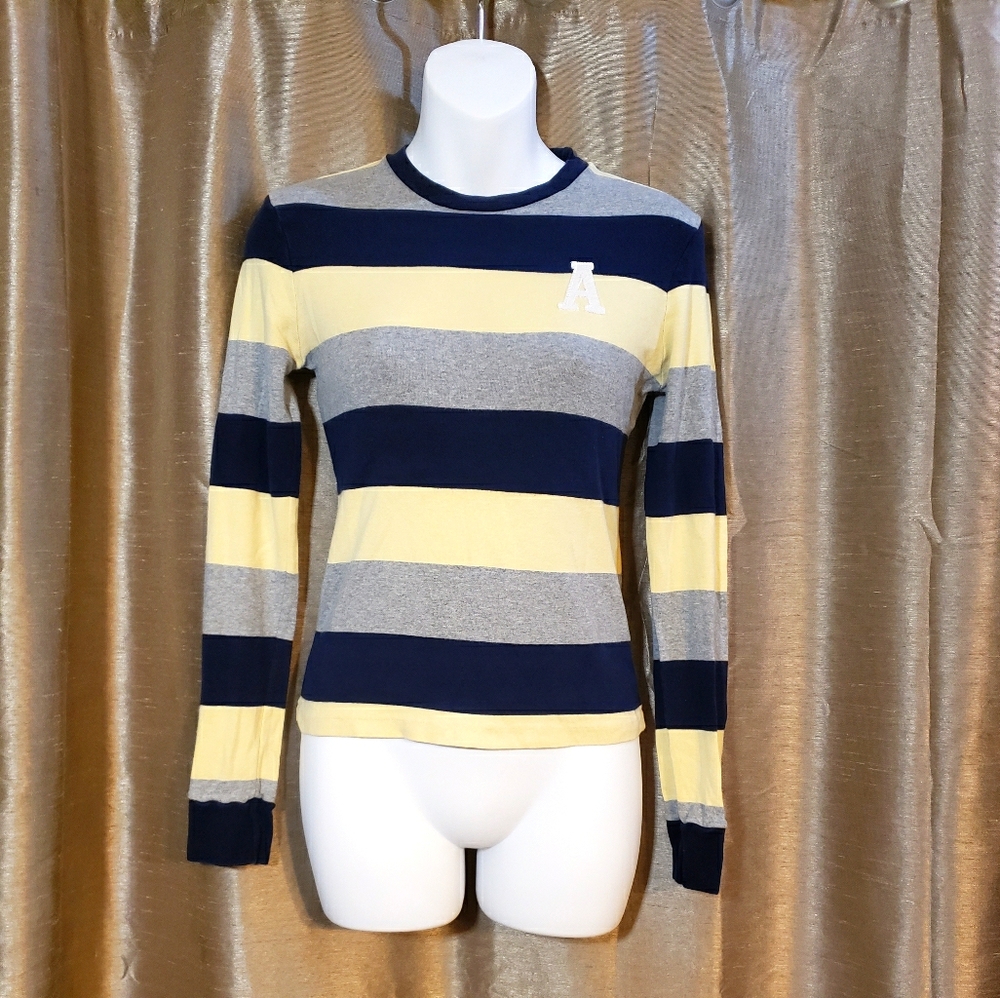 Small (junior) American Eagle shirt